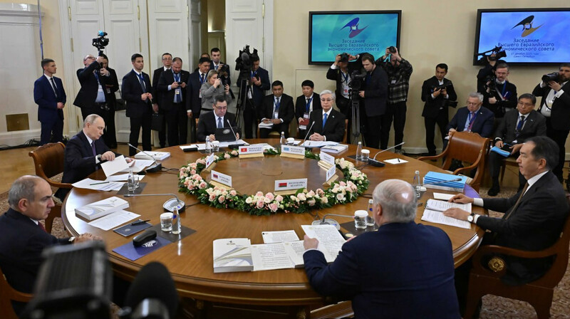 Токаев принял участие в заседании Высшего Евразийского экономического совета в Санкт-Петербурге