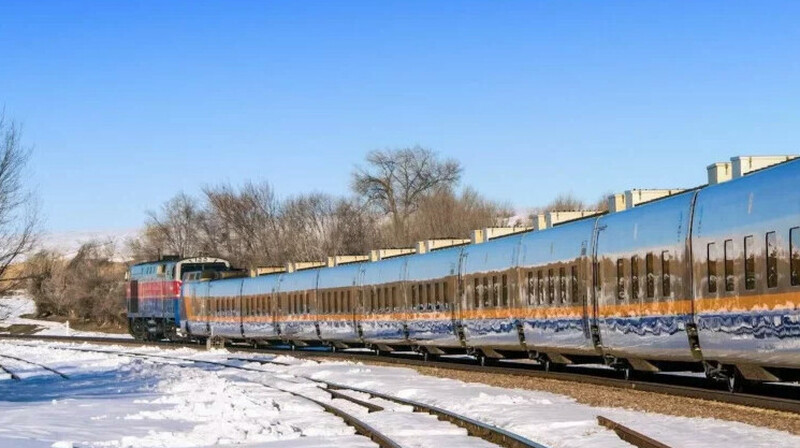 В Казахстане запустили 13 дополнительных пригородных поездов из-за непогоды