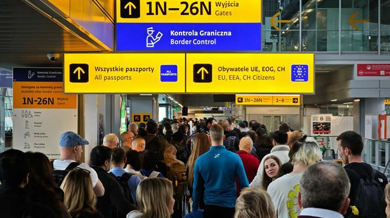 В аэропорту Варшавы задержали украинца с глушилкой авиационных частот