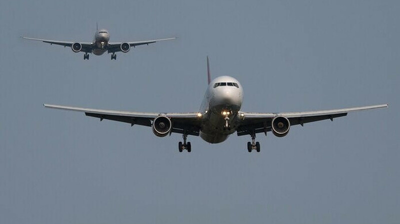 Два пассажирских самолета чуть не столкнулись над Казахстаном