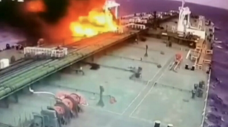 Видео удара по танкеру с казахстанской нефтью у Новороссийска