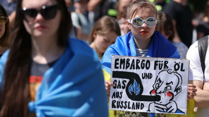 Новый удар по Кремлю: Евросоюз опустил планку цен на нефть из РФ