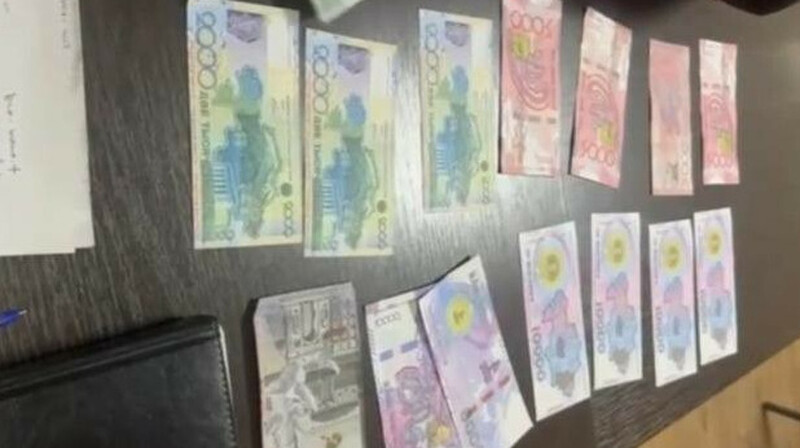 В Актобе женщина обманывала продавцов сувенирными купюрами