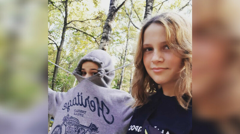 Школьницу из Петербурга осудили на 4 года за фото неонацистов на стенде