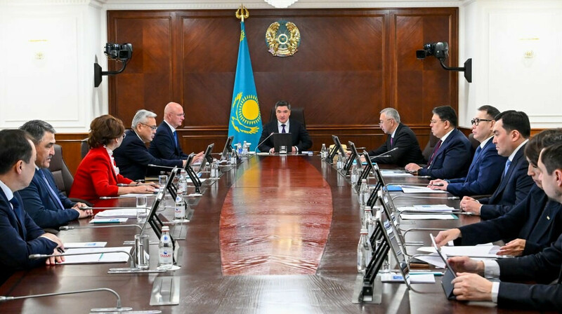 Бесповоротный процесс внедрения демократических принципов - Олжас Бектенов об инициативах Главы государства