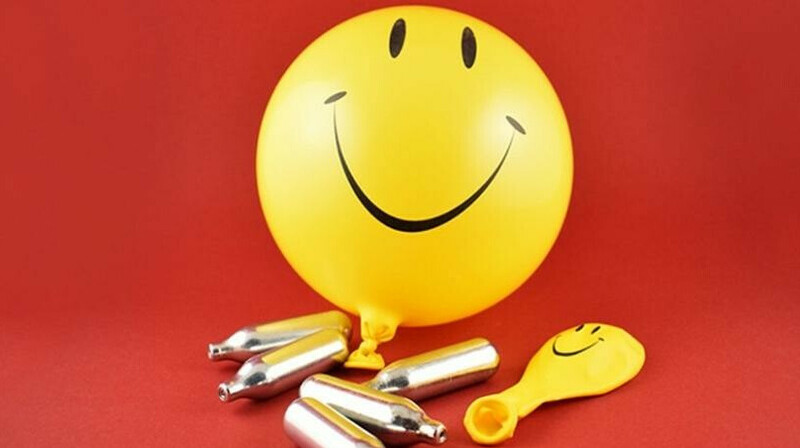 Полиция остановила машину с "веселящим газом" на трассе в Бурабай