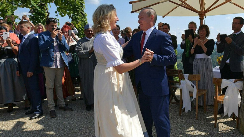 Экс-главу МИД Австрии, сбежавшую в Россию, хотят лишить гражданства