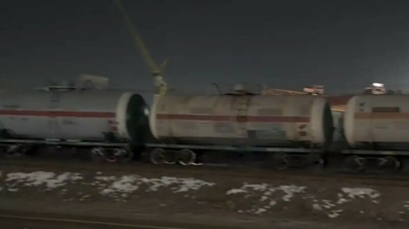 В Талдыкоргане пять цистерн со сжиженным газом сошли с рельсов