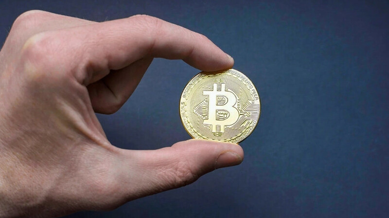 Крах биткоина: криптовалюта рухнула с 126 до 69 тысяч долларов