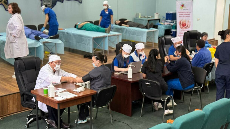 60 доноров за один день: в кардиоцентре Алматы прошла масштабная акция