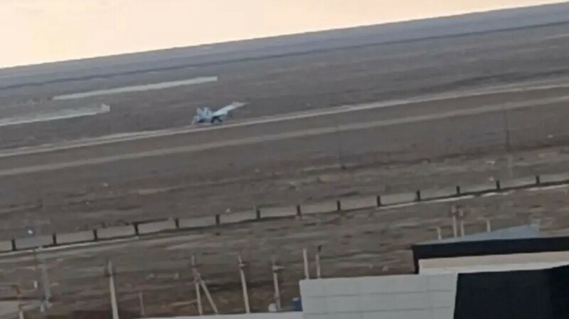 Российский Су-30 экстренно сел в Казахстане