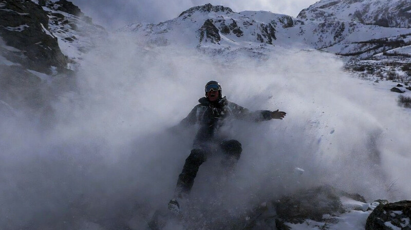 В горах Алматы турист попал под лавину
