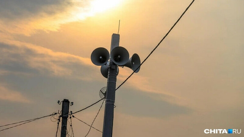 Режим ракетной опасности впервые объявили в нескольких регионах России: сирены, эвакуация детей и ограничение транспорта