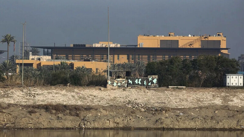 Мир на пороге войны? США выводят дипломатов из Ирака, Китай спасает своих граждан из Ирана