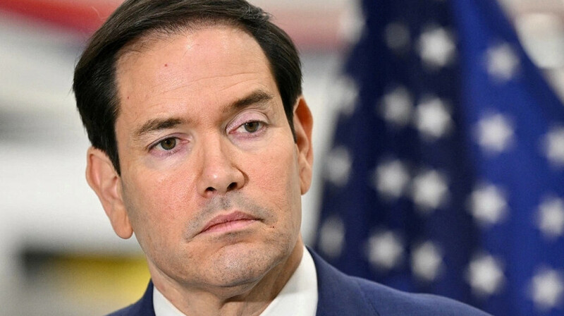 Госсекретарь США потребовал от американцев немедленно уехать из Ирана