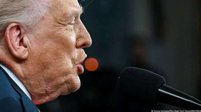 Трамп пообещал Ирану "большую волну" ударов