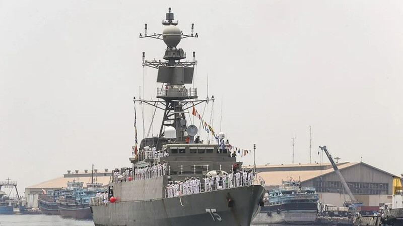 ВМС Шри-Ланки спасли моряков с тонущего иранского корабля IRIS Dena