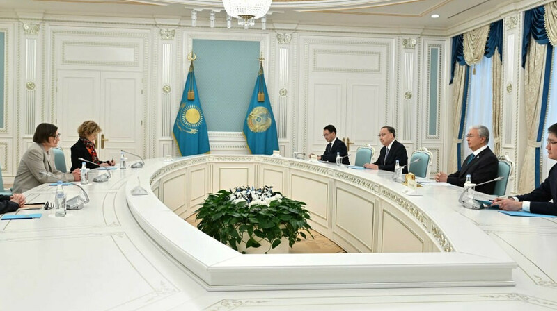 Токаев встретился с главой МККК и призвал не политизировать гуманитарную помощь