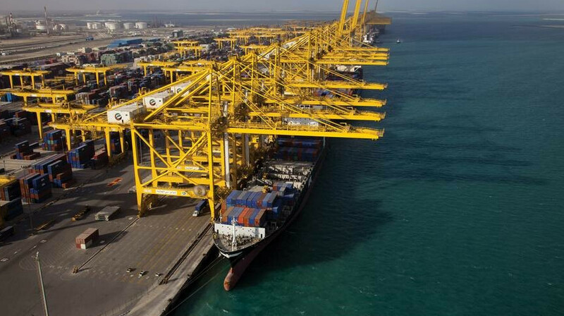 В Дубае осталось свежих продуктов на 10 дней