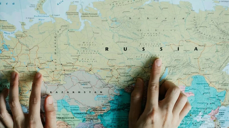 Казахстан начал зачистку: антивоенных россиян могут выслать на родину по спискам ФСБ