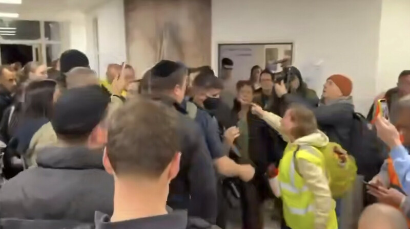 Израильтянка набросилась на министра нацбезопасности после иранского удара по городу