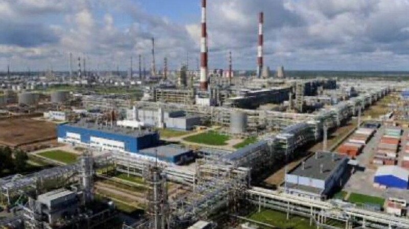 Крупнейший НПЗ Ленобласти атакован дронами