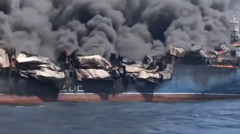 В Ормузском проливе загорелся тайский контейнеровоз: судно пыталось пройти без разрешения Ирана