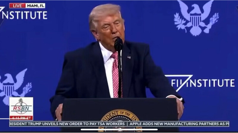 "Целовать мою задницу": Трамп унизил наследного принца Саудовской Аравии со сцены в Майами