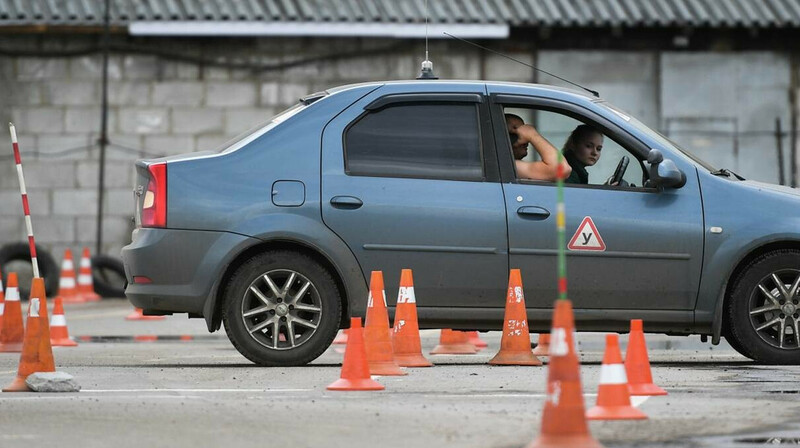 В Казахстане разрешили пересдавать экзамены на права без лимита: попытки станут платными