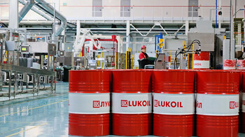 США продлили послабления по санкциям для зарубежных активов "Лукойла" до 29 октября