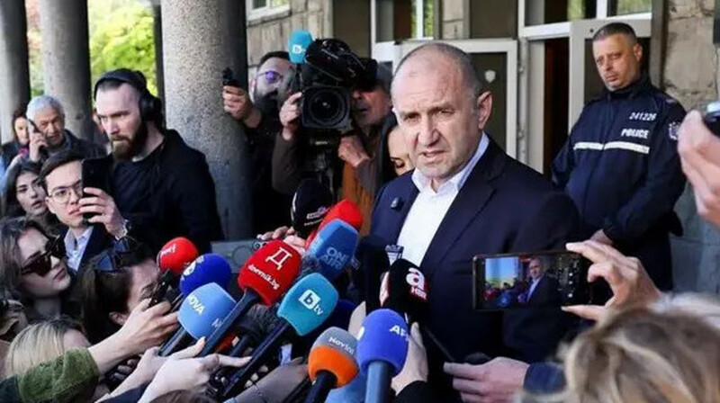 На парламентских выборах в Болгарии побеждает партия сторонника переговоров с Кремлем