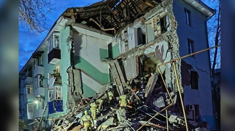 В Сызрани при атаке дронов обрушился подъезд дома: 11 пострадавших