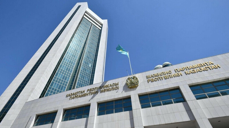 Парламент принял во втором чтении закон "О Президенте"