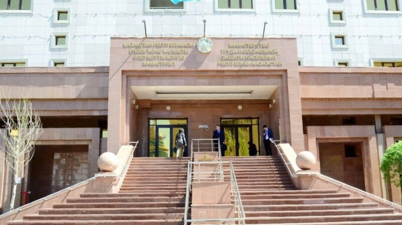 Минтруда назвало средние размеры детских пособий в Казахстане