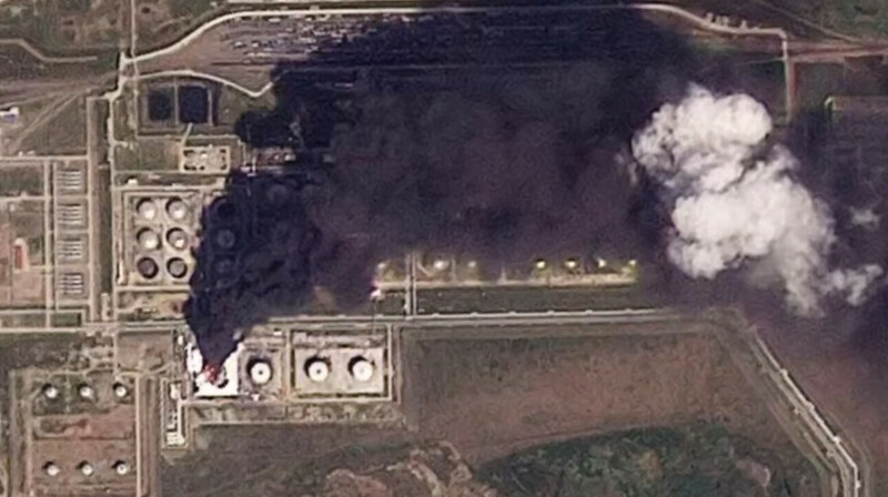 На терминале "Таманьнефтегаз" повреждены как минимум два топливных резервуара
