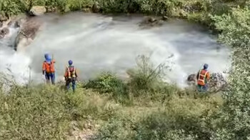 В Кыргызстане машина с детьми упала в реку