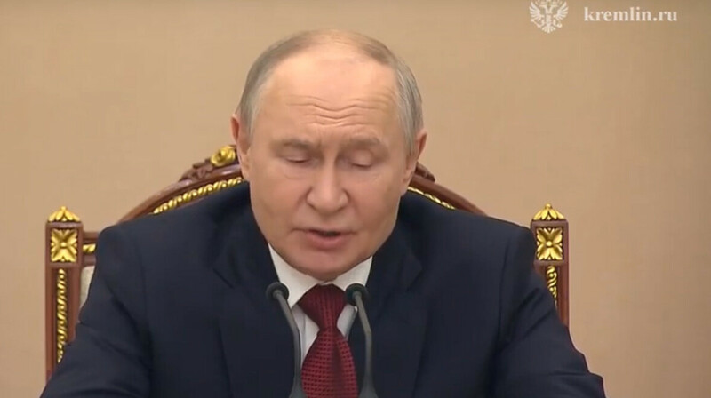 Путин провел совещание из-за дефицита топлива в России после ударов по НПЗ