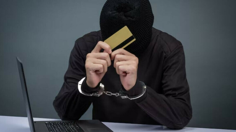 Мошенники обналичили через дропперов около 400 млн тенге за пять месяцев