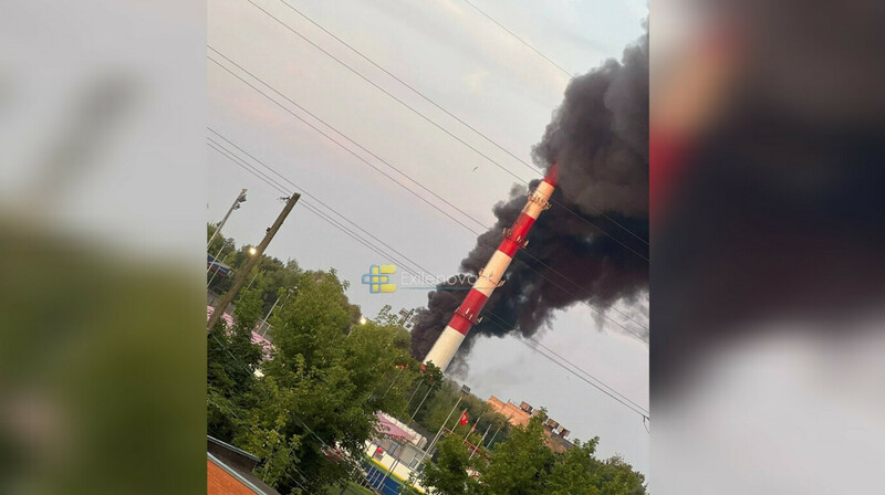Беспилотники атаковали Чехов: дрон врезался в многоэтажку, загорелся завод