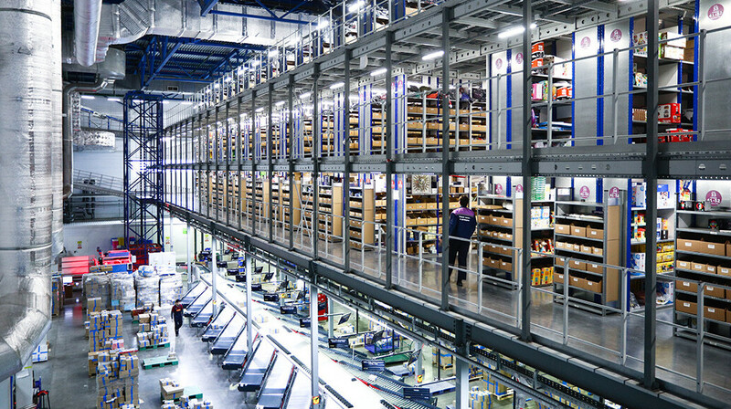 Ozon разрешил продавцам хранить товары на складах в Казахстане
