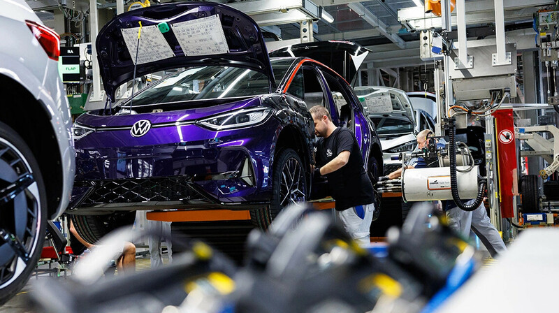 Volkswagen обсуждает сокращение до 100 тысяч рабочих мест к 2030 году