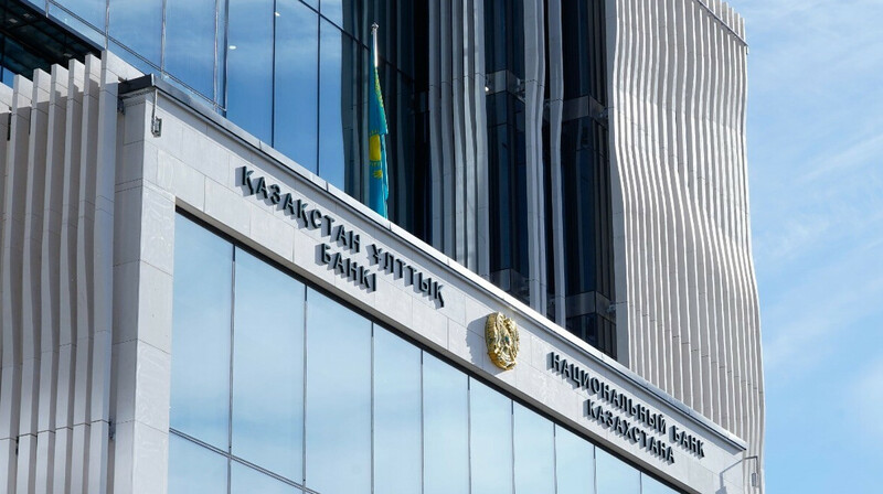 Нацбанк выяснил, как быстро падение тенге добирается до цен