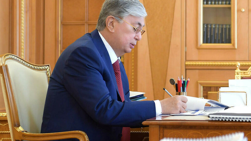 Токаев намерен досрочно прекратить полномочия маслихатов всех уровней
