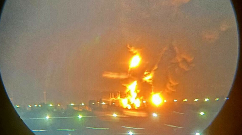 В Ростове-на-Дону после атаки БПЛА вспыхнул пожар на нефтяном терминале