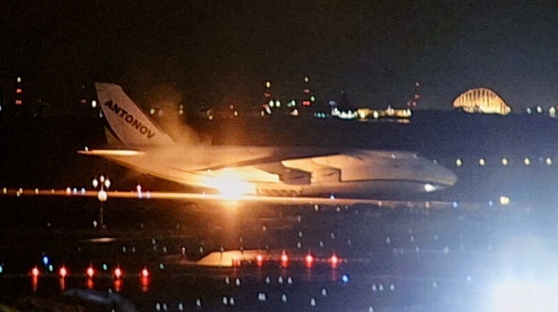 Украинский Ан-124 загорелся при посадке в японском аэропорту Тюбу