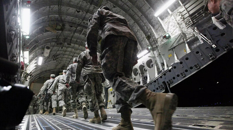 США срочно вывозят дипломатов и их семьи с Ближнего Востока из-за угрозы нового конфликта
